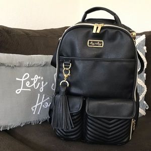 Itzy Ritzy Black Jetsetter